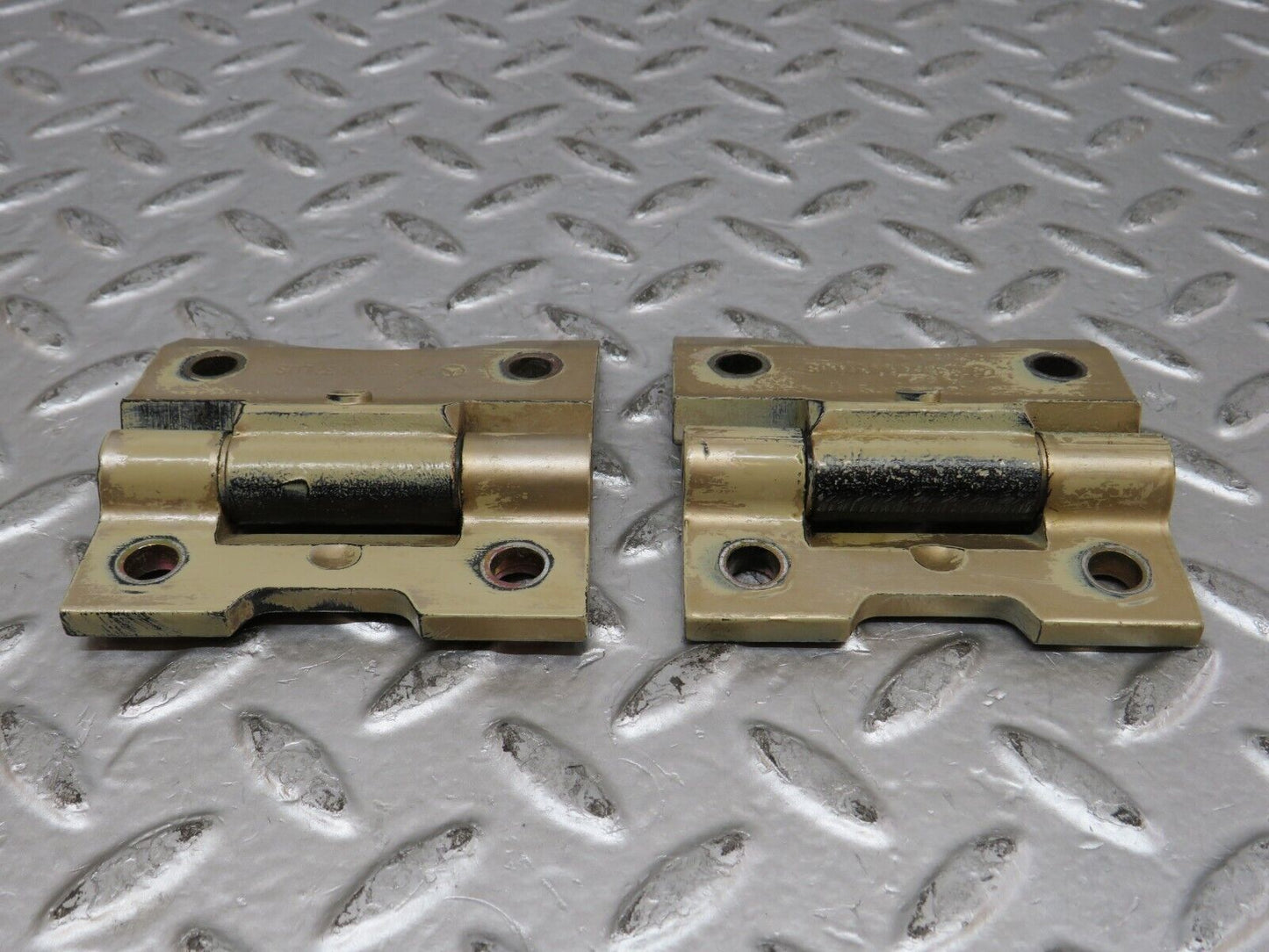 27235 Mercedes-Benz W123 280E Door Hinge Pair 1237200037