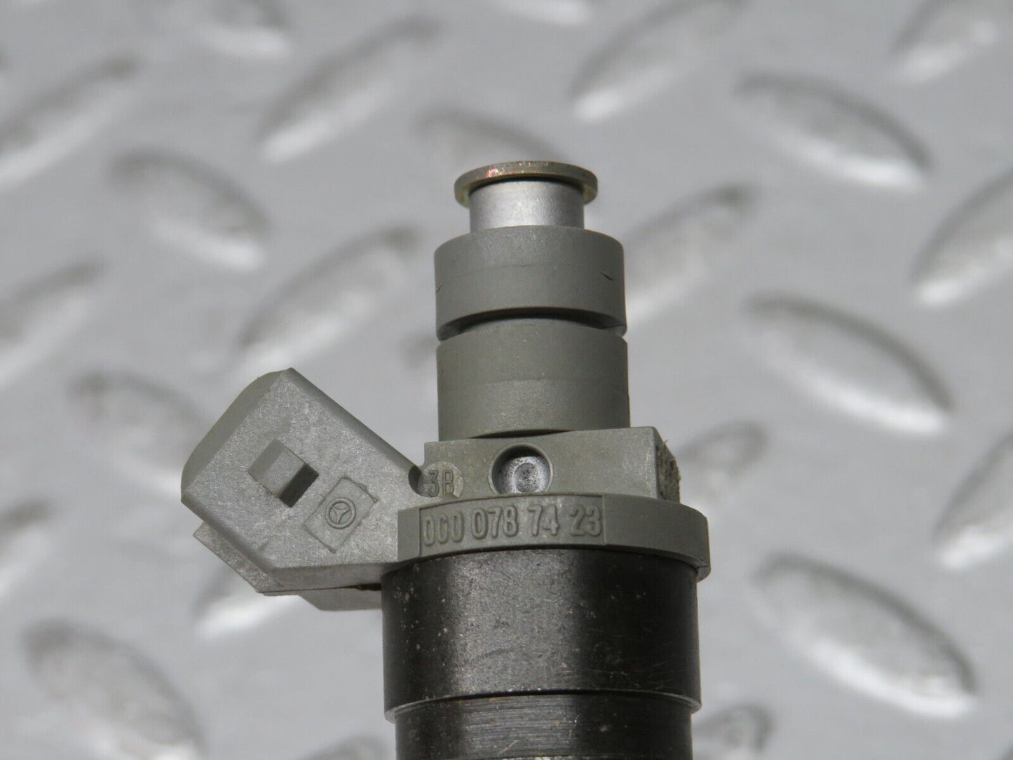 33483 Mercedes-Benz W202 C180 Fuel Injector Siemens 0000787423