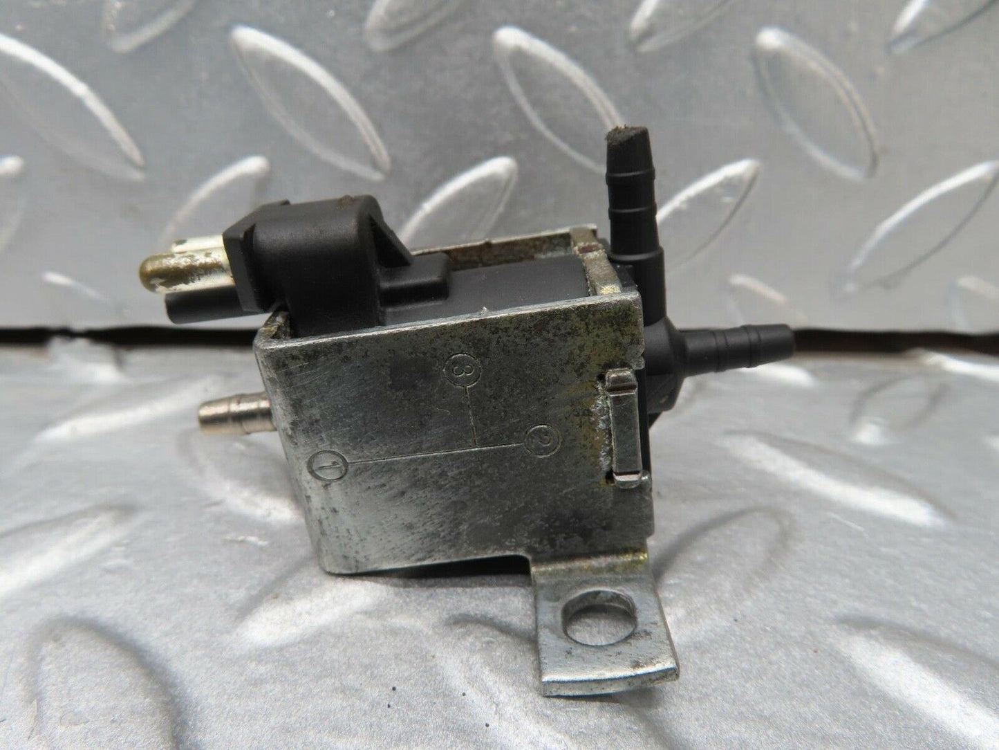 16502 Mercedes-Benz W124 260E Vacuum Control Valve 0015408697