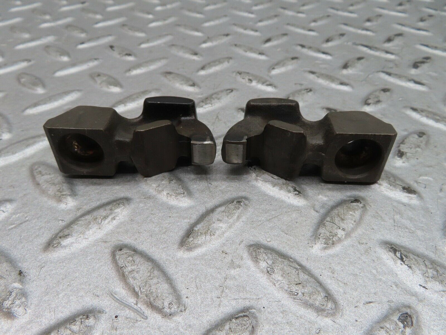 17861 Mercedes-Benz W116 450SEL Valve Rocker Arm