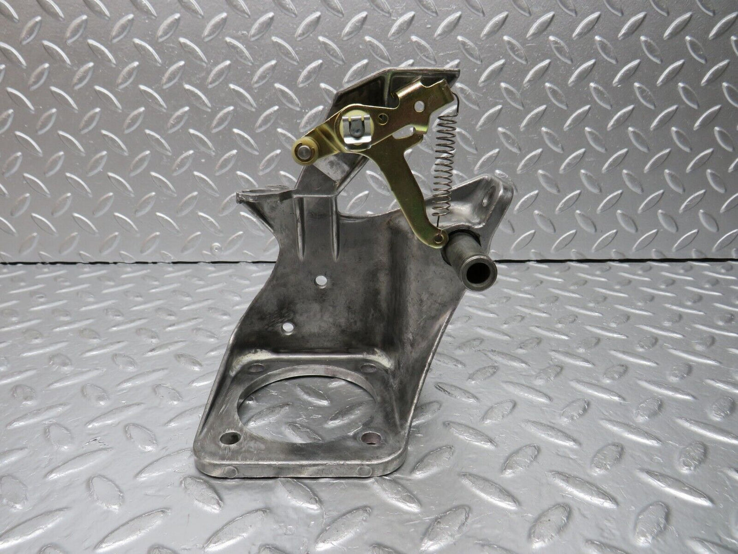 30367 Mercedes-Benz W124 230E Brake Pedal Bracket 1242900919