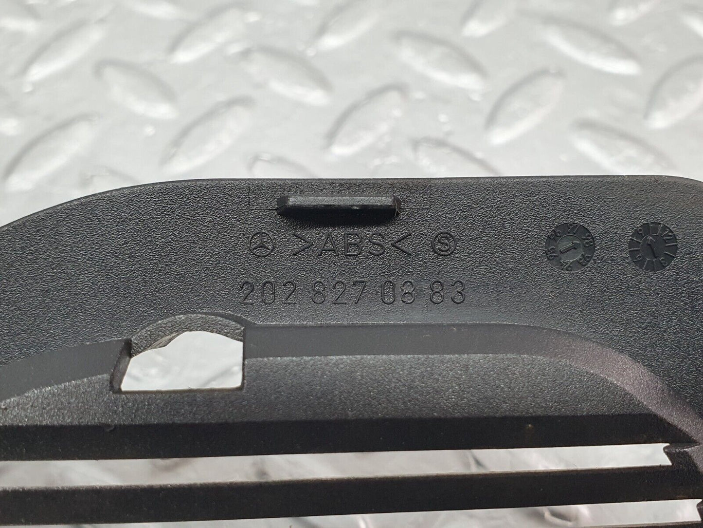 41744 Mercedes-Benz W202 C200 Rear Right Door Speaker Cover 2028270883