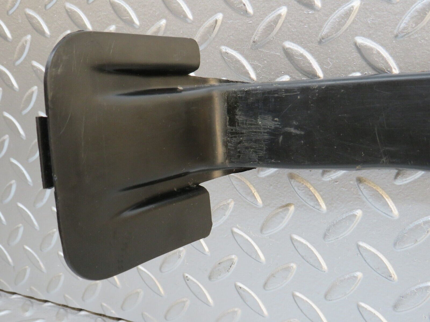 0458 Mercedes-Benz W123 230E Cabel Chanel Cover 1238210236