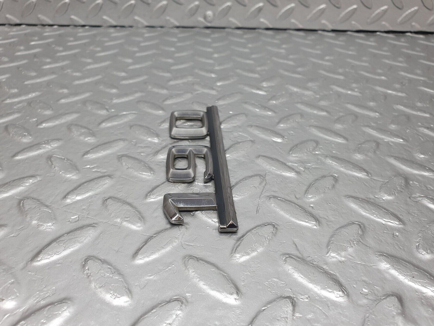 42945 Mercedes-Benz W201 190 2.0L Trunk Badge Emblem