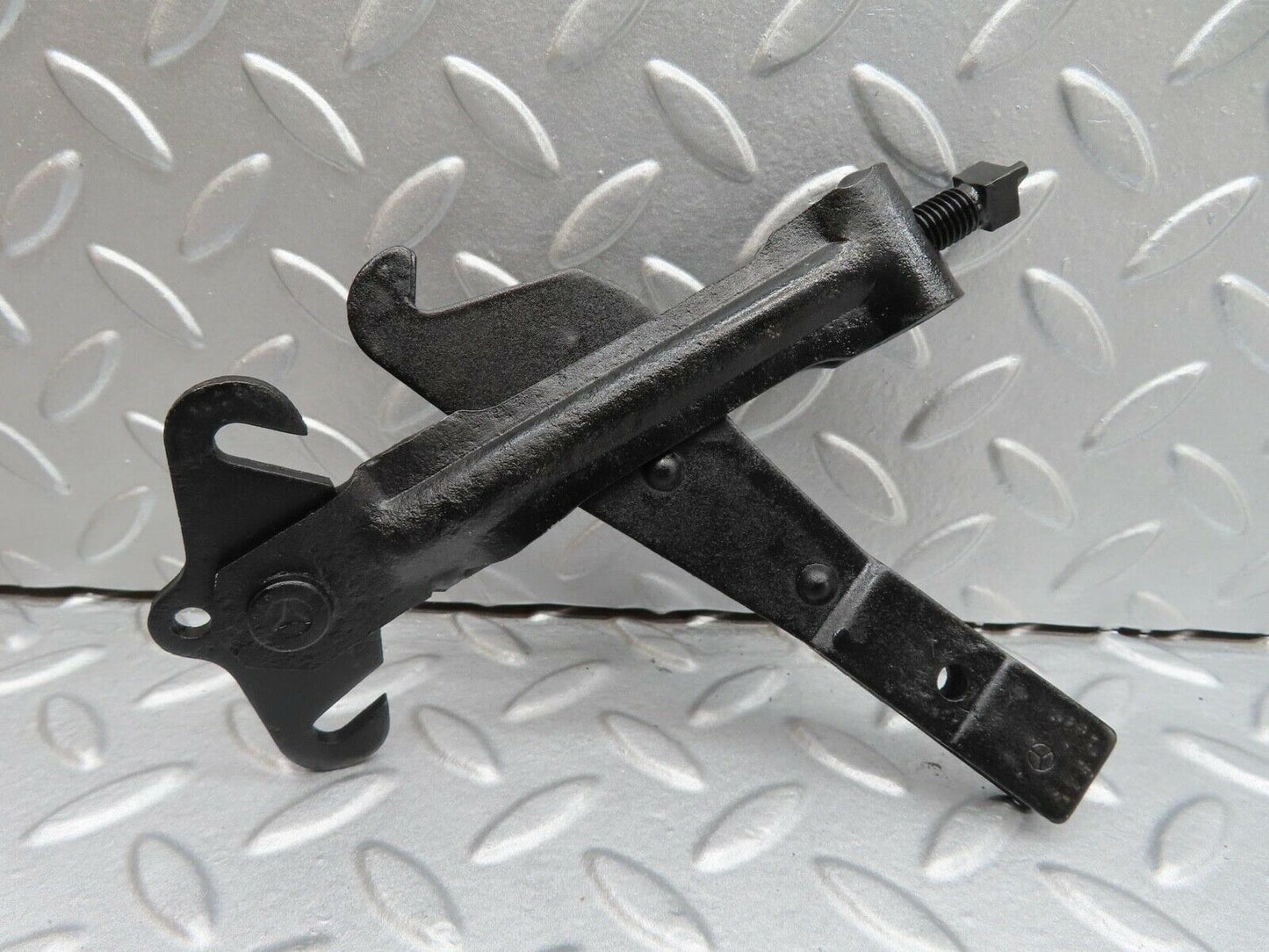 15978 Mercedes-Benz W123 280E Handbrake Regulator