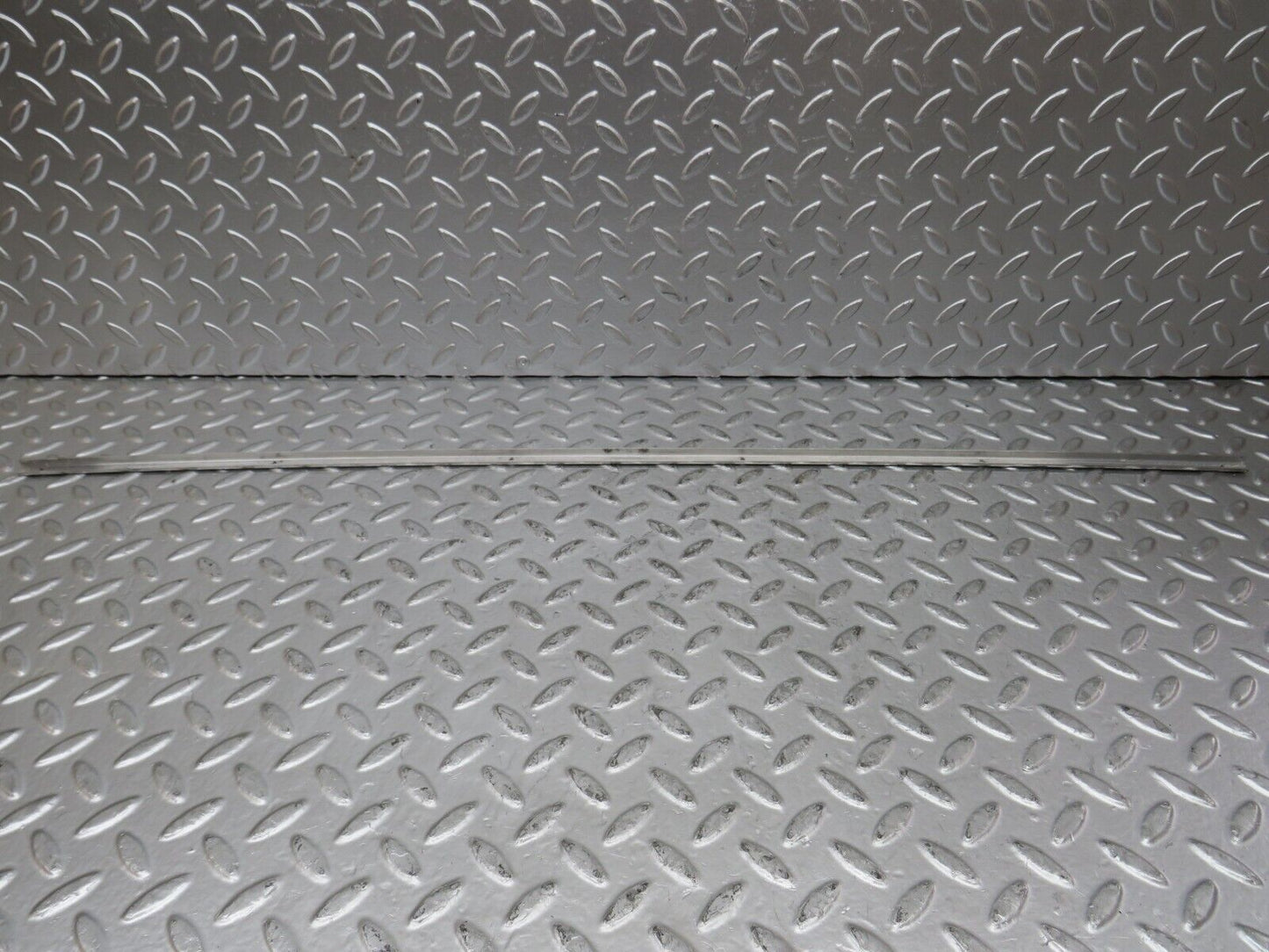 26360 Mercedes-Benz W116 450SE Sunroof Chrome Trim