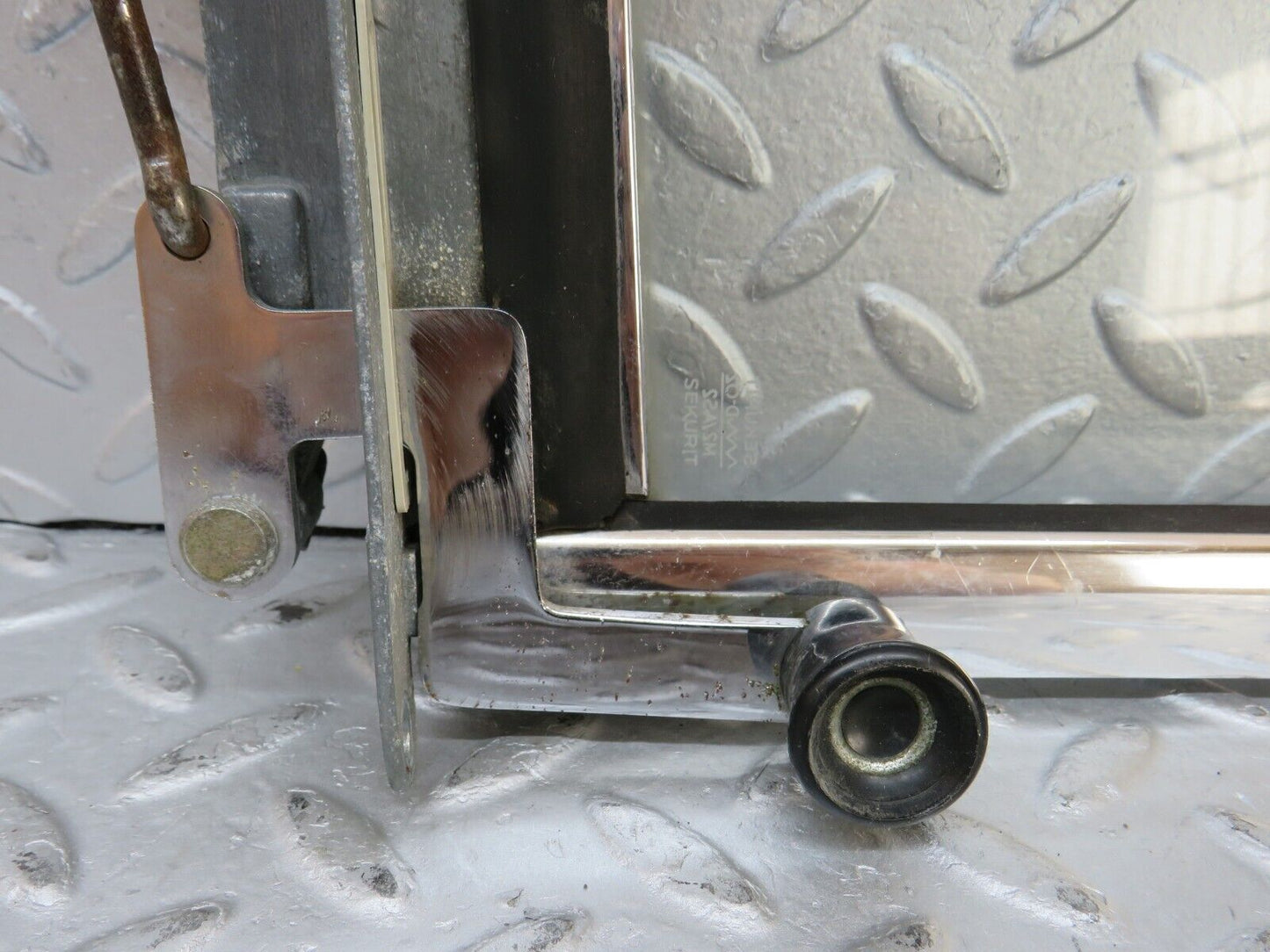 35944 Mercedes-Benz W108 Front Right Quarter Window