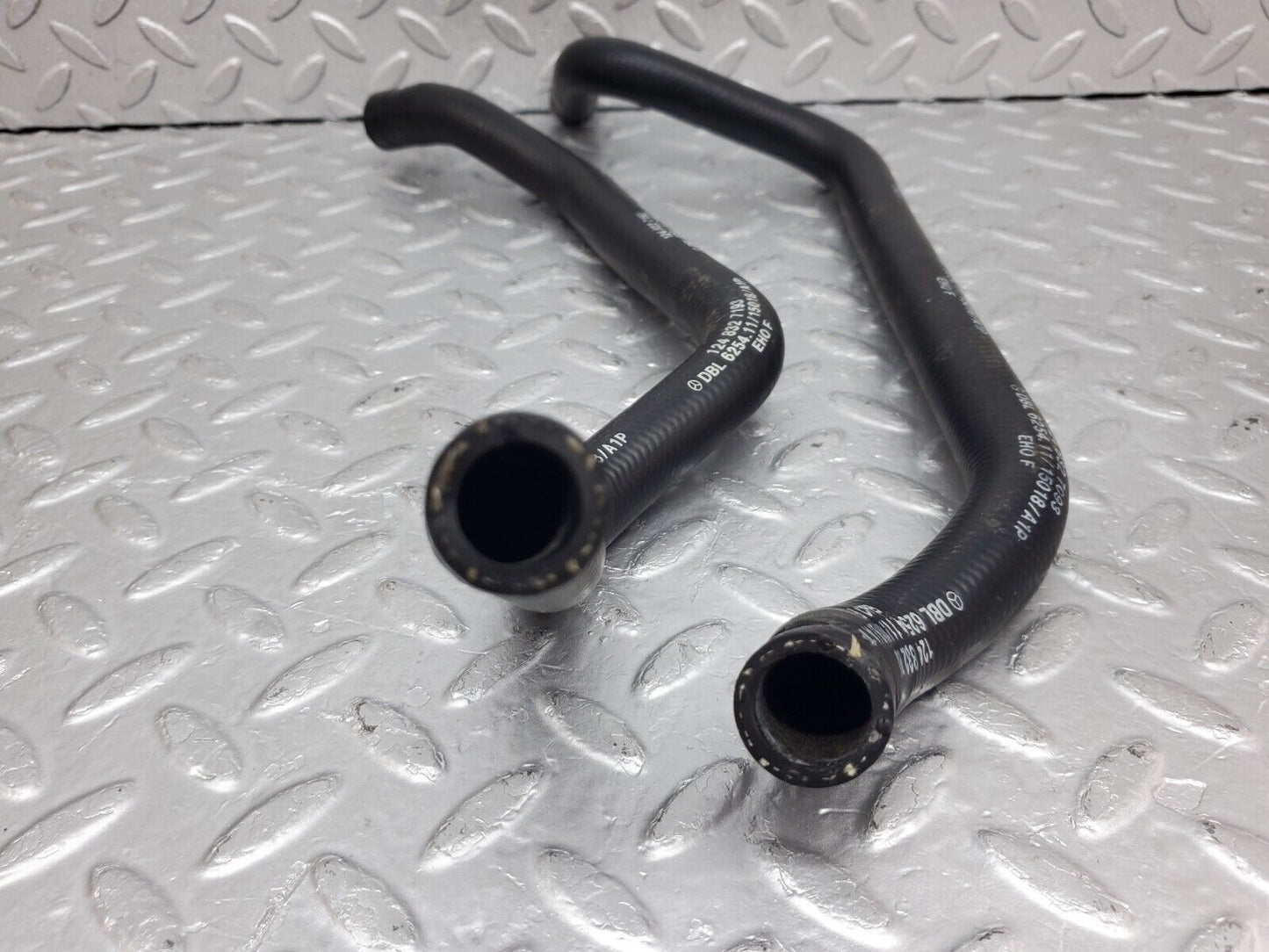 44746 Mercedes-Benz W124 220E Heater Hose Pipe Pair 1248327093 1248327193