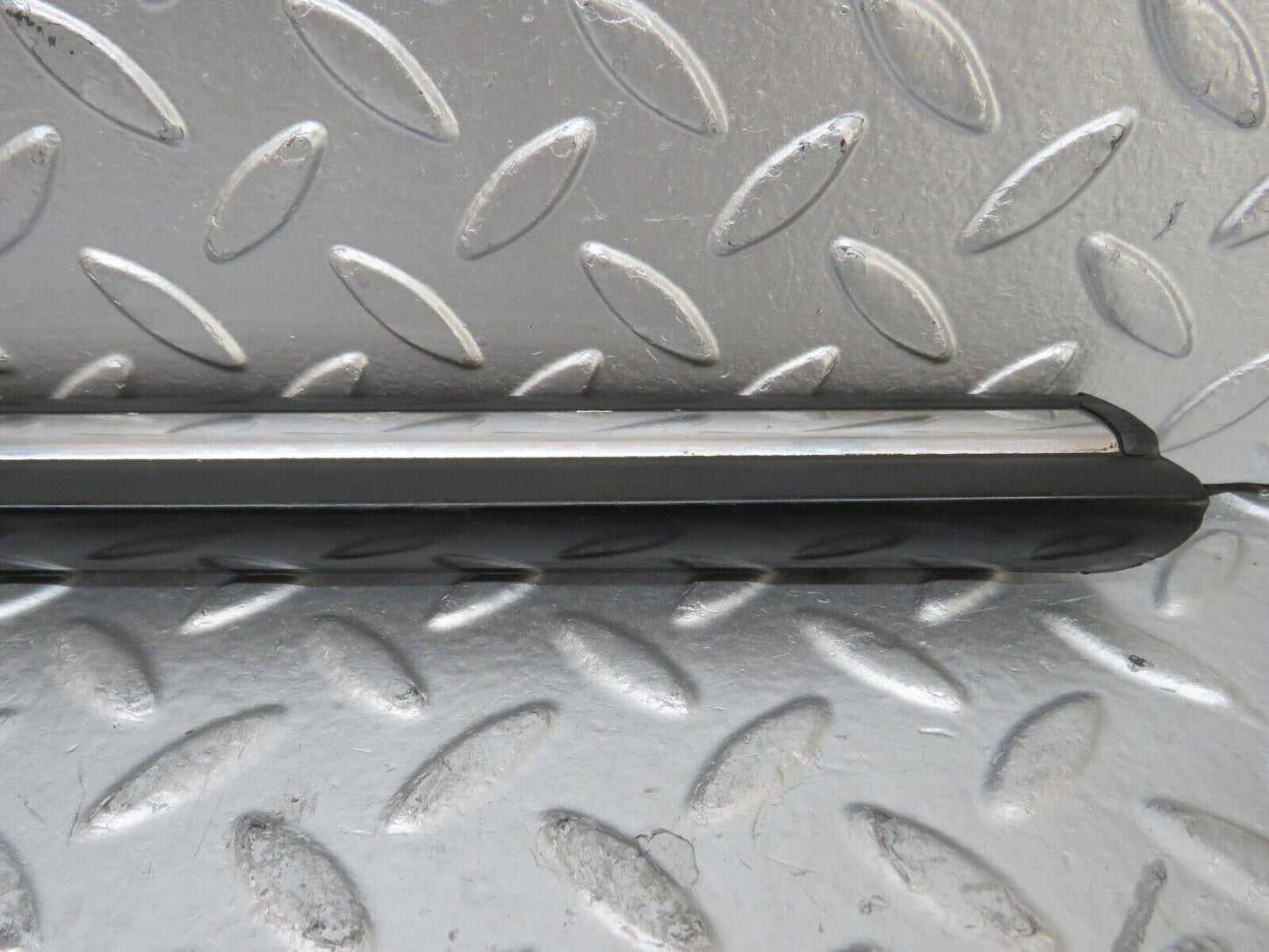 26077 Mercedes-Benz W116 450SE Front Left Fender Wing Centre Moulding Trim