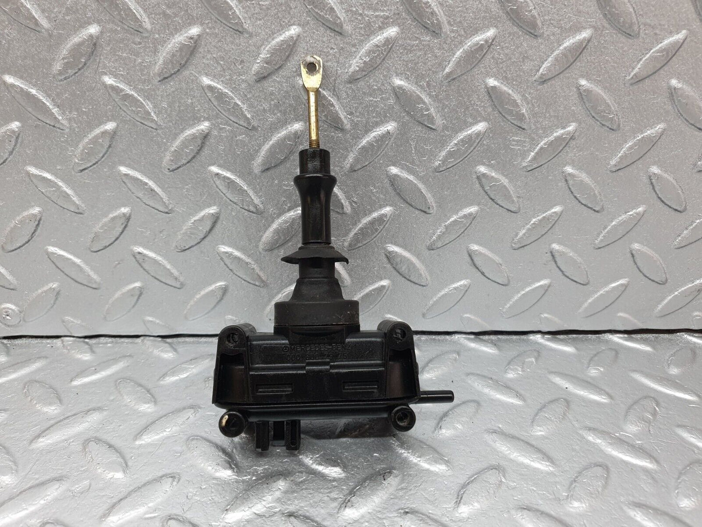 41512 Mercedes-Benz W124 200E Rear Door Lock Vacuum Actuator 0008007975