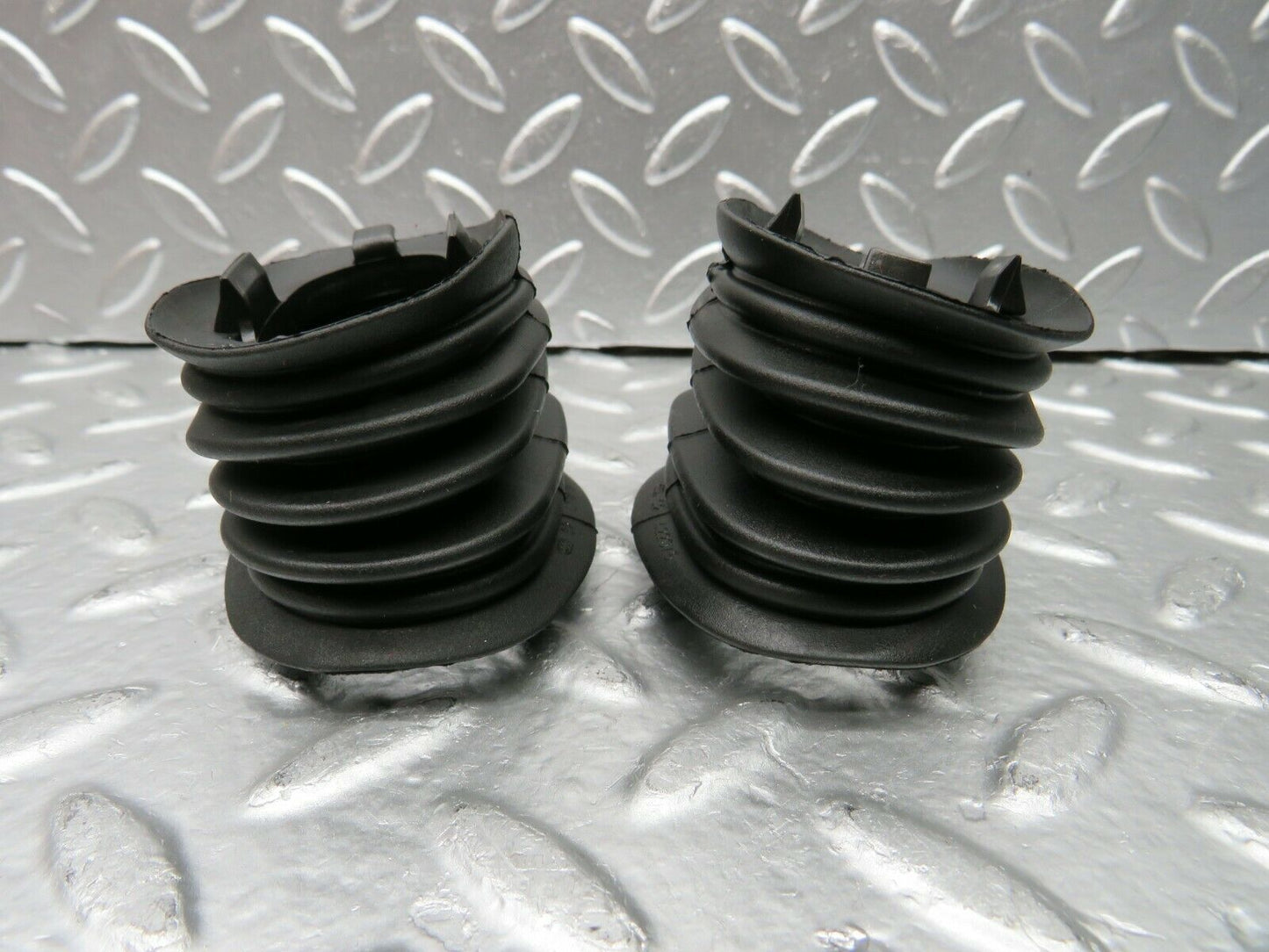 22601 Mercedes-Benz C124 E220 Front Door Wire Protector Rubber 1248210197