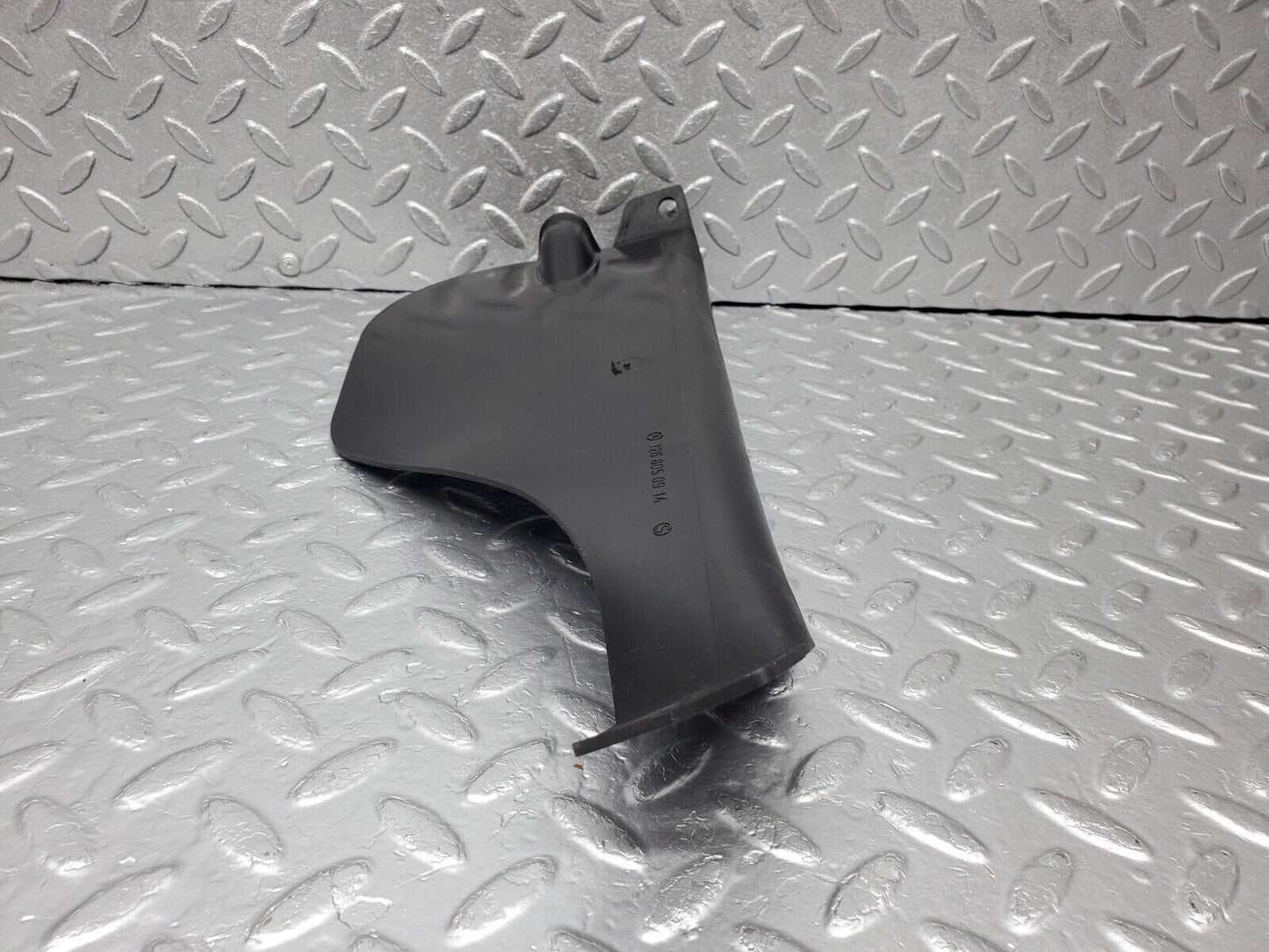 45630 Mercedes-Benz W126 420SE Vacuum Pump Housing Cover 1268050914