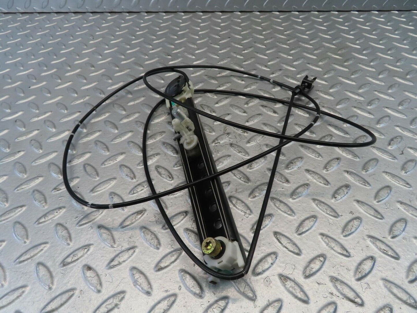 11223 Mercedes-Benz W221 S320 Front Left Seat Belt Adjuster Cable 2218600188