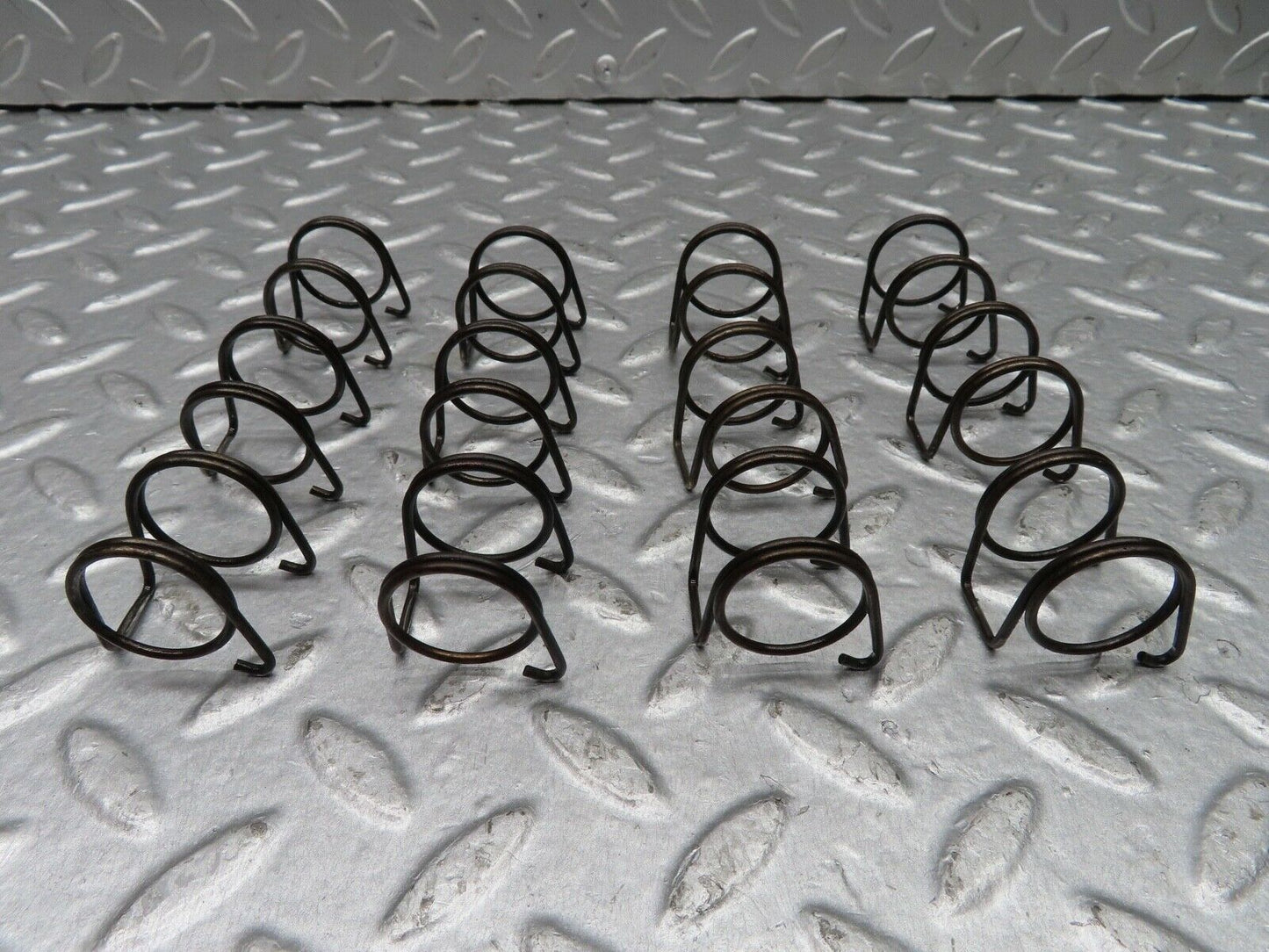 18313 Mercedes-Benz W111 220SE Coupe Rocker Arm Retaining Spring