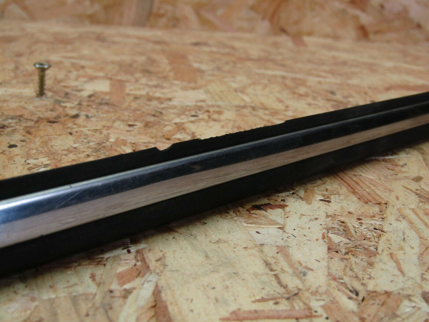 2173 Mercedes-Benz W123 230E Front Left Door Centre Moulding Trim
