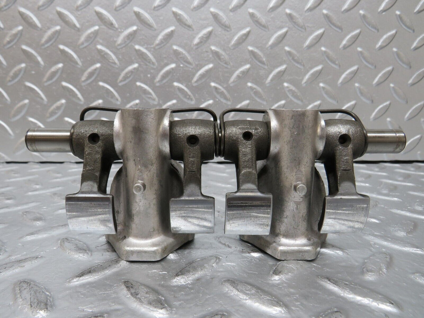 0871 Mercedes-Benz W123 240D Camshaft Rocker Arms 6160550010