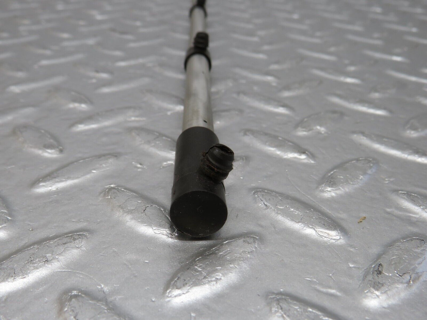 34549 Mercedes-Benz C126 380SEC Coupe Camshaft Oil Tube
