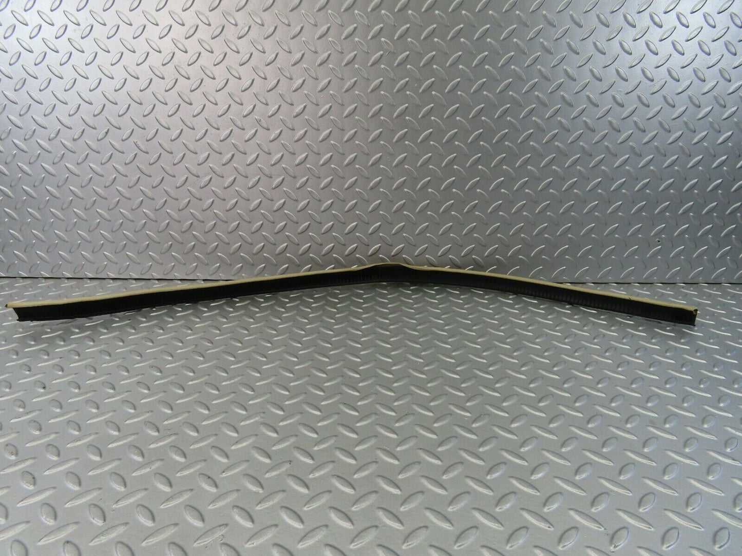 7278 Mercedes-Benz W116 450SE Front Left Door Seal Trim