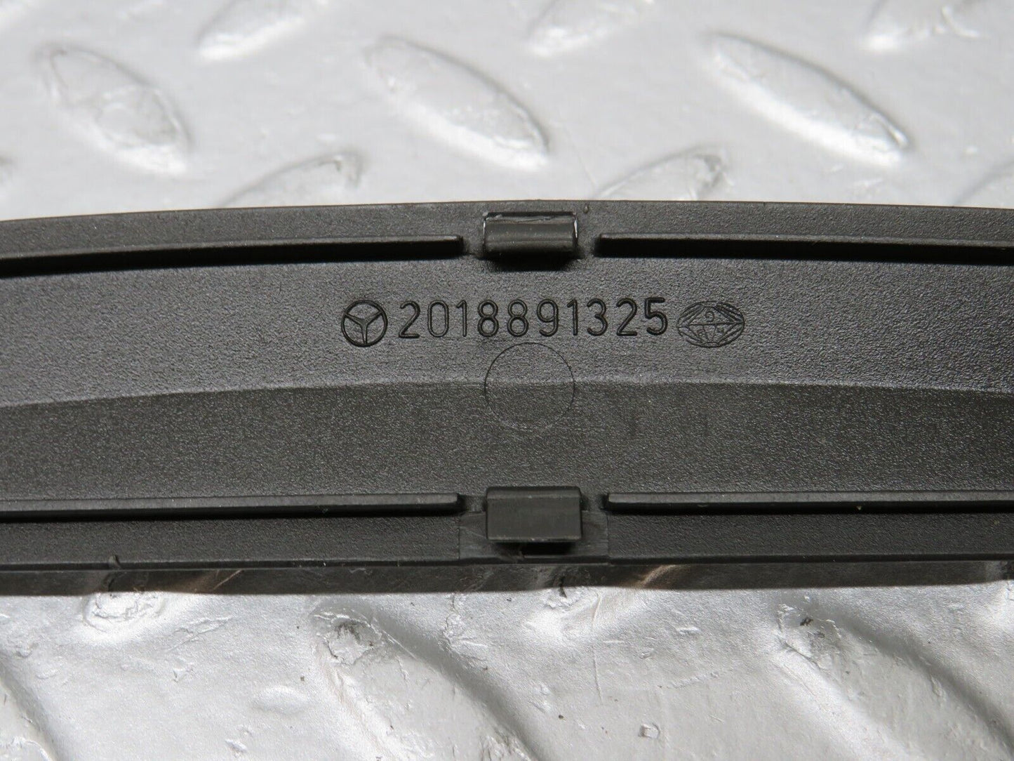 36689 Mercedes-Benz W201 190E 2.0L Windscreen Washer Nozzle Cover Trim 2018891325