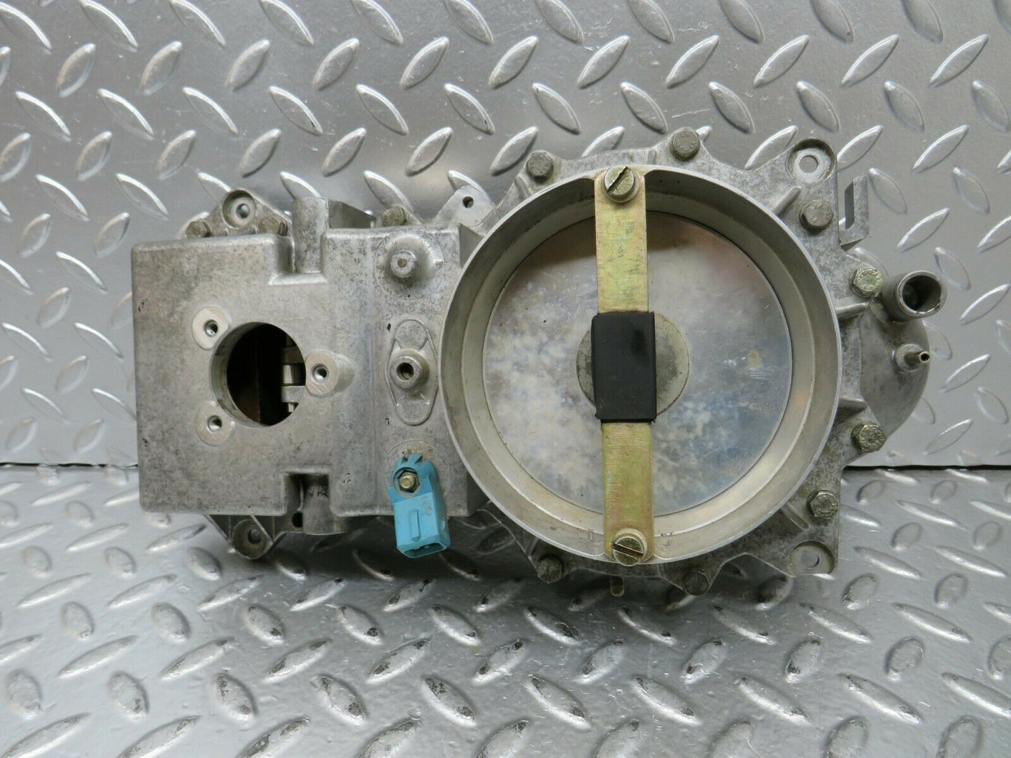 23300 Mercedes-Benz W116 350SE Air Flow Mass Meter Sensor Bosch 0438120062