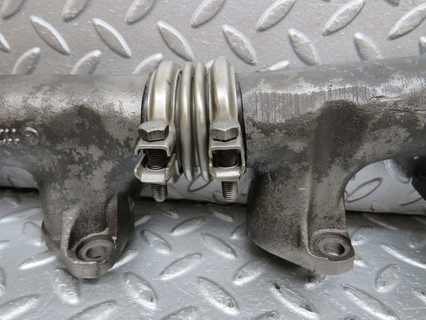 33113 Mercedes-Benz W126 420 V8 Exhaust Manifold Left 1171422602 1171423102