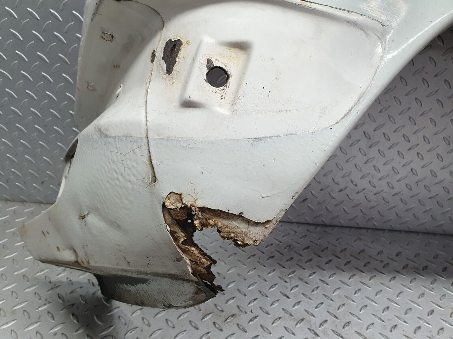 40810 Mercedes-Benz W123 300D Front Left Wing Fender