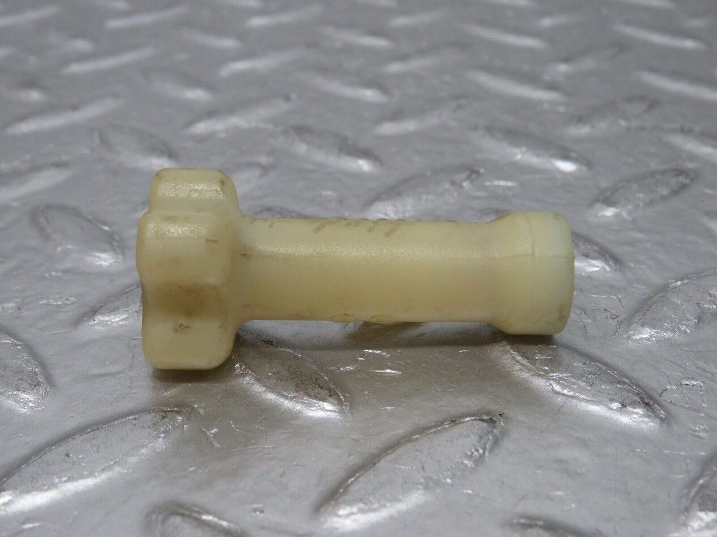 30376 Mercedes-Benz W124 230E Windscreen Washer Reservoir Holder 2018690028