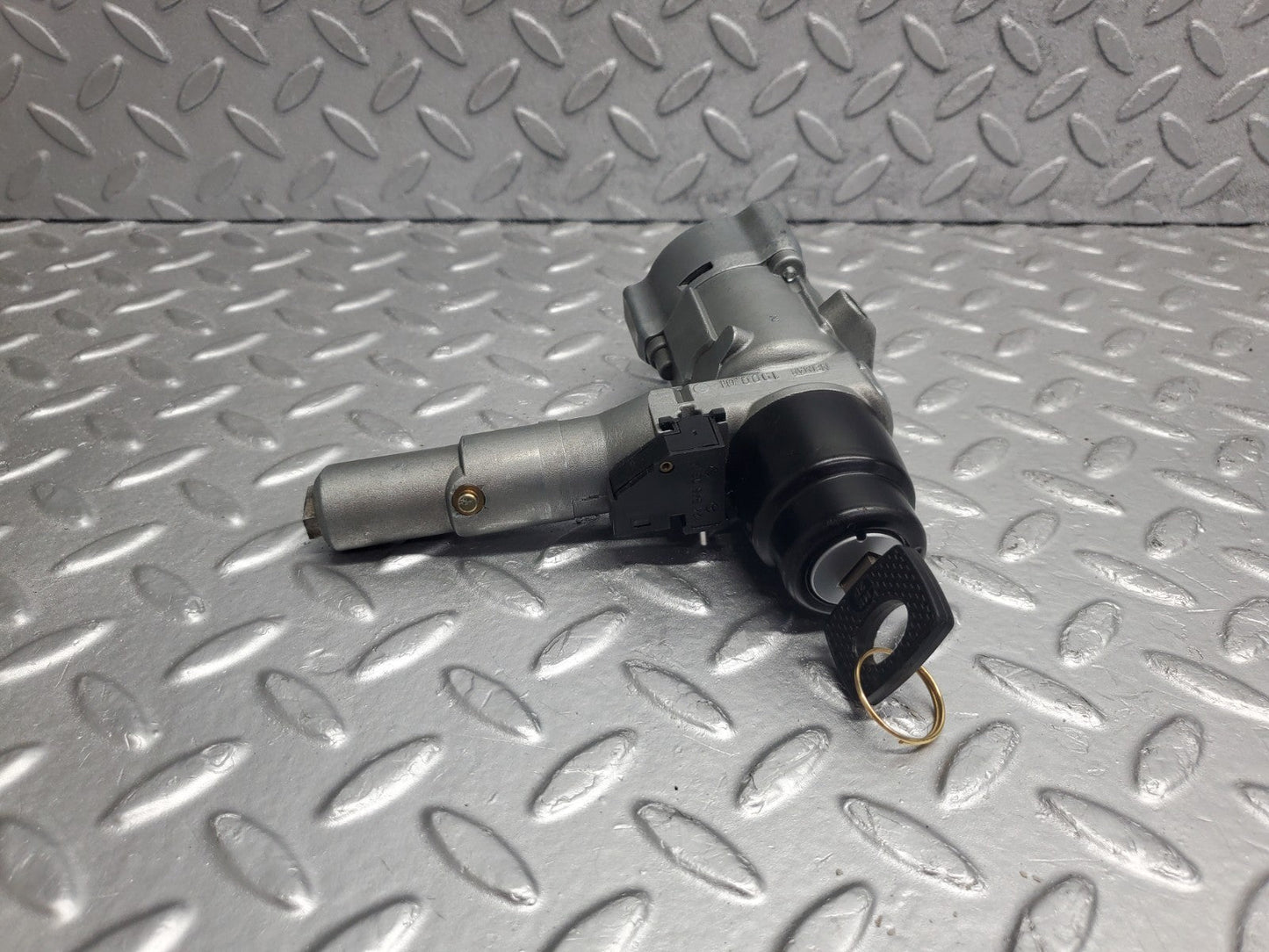 W124 Wagon steering lock ignition switch with key used OEM