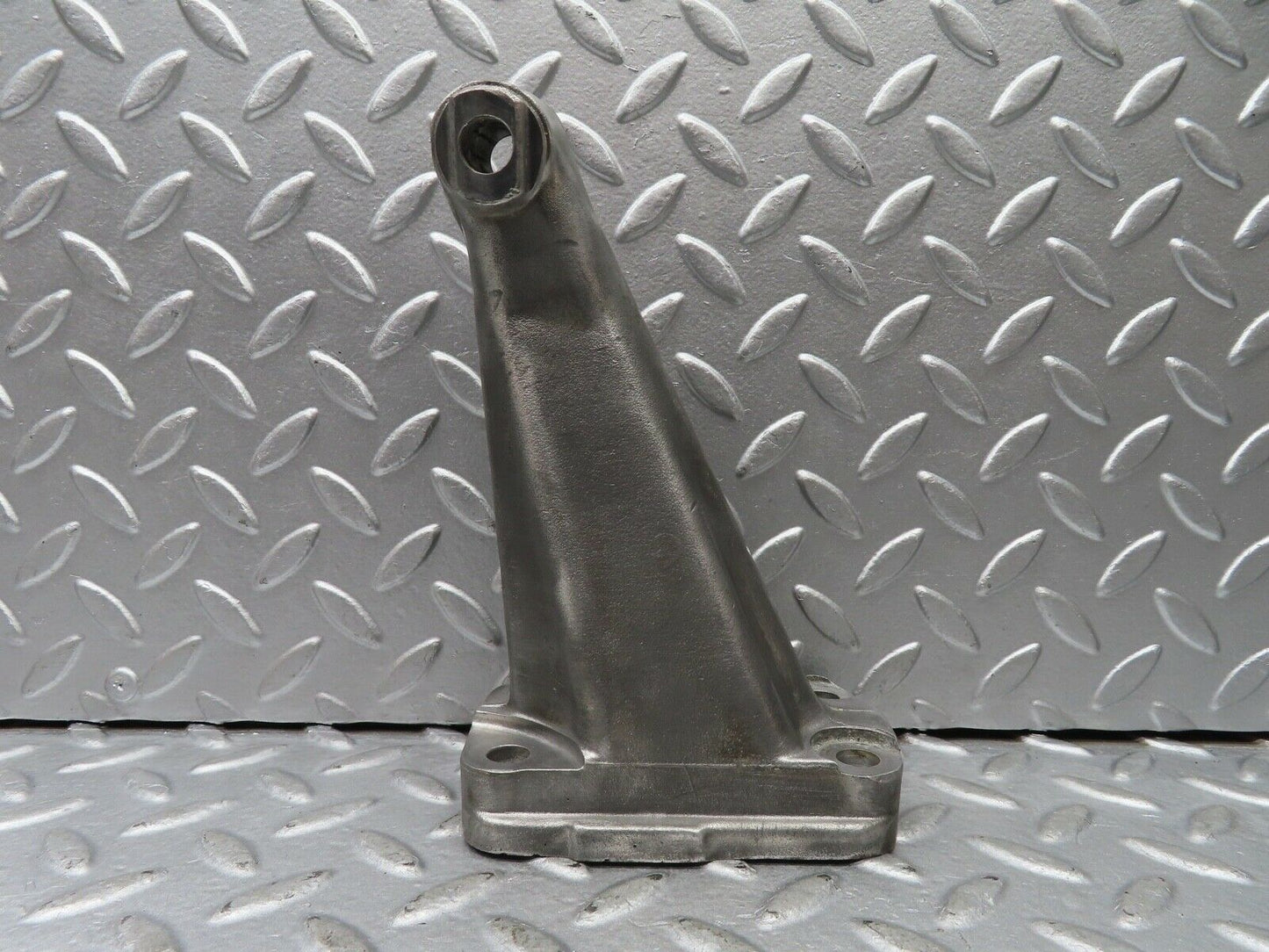 20352 Mercedes-Benz W114 280CE Coupe Engine Mount Bracket Right 1802233904