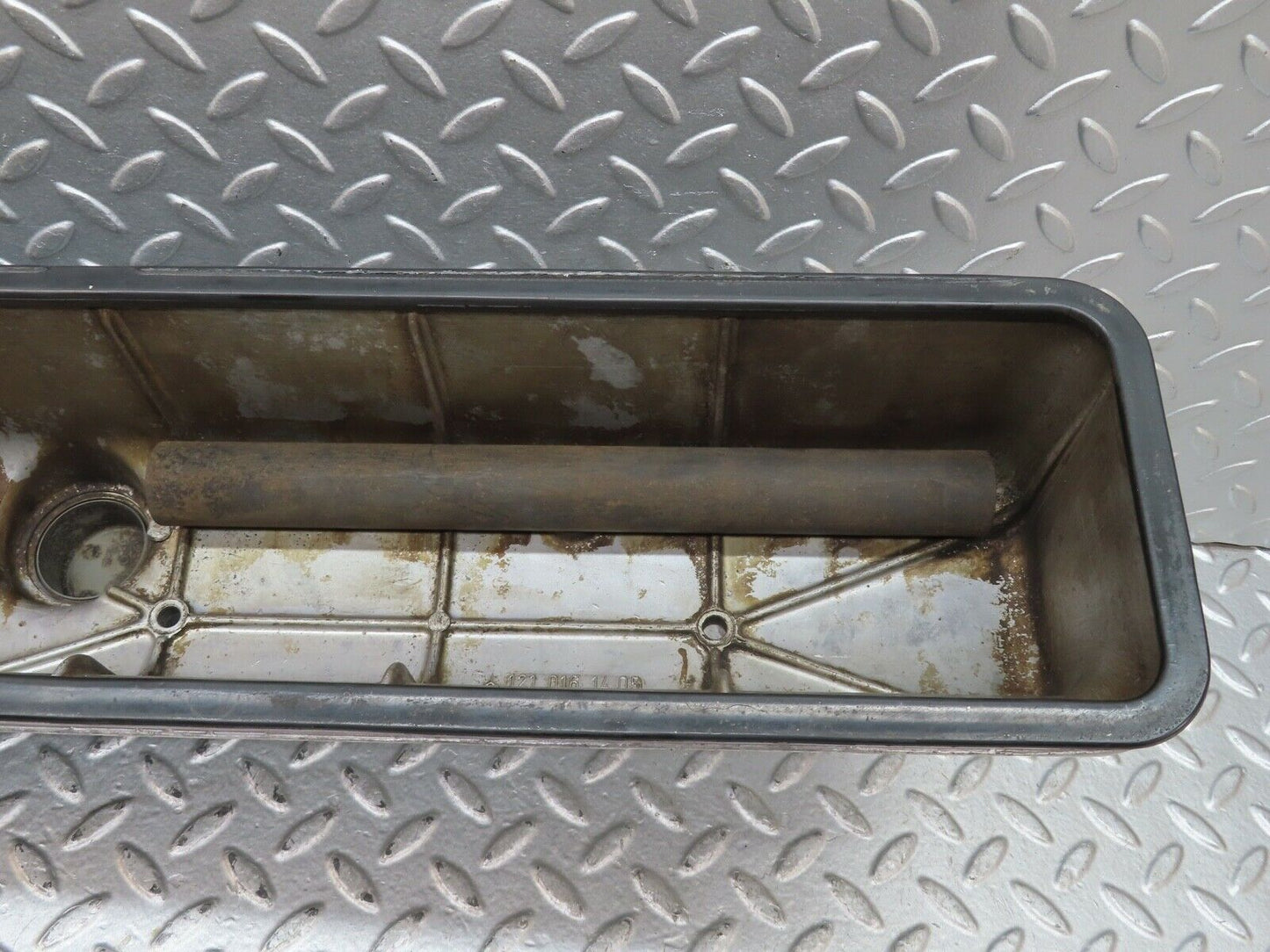 19285 Mercedes-Benz W120 W121 Cylinder Head Valve Cover 1210161405