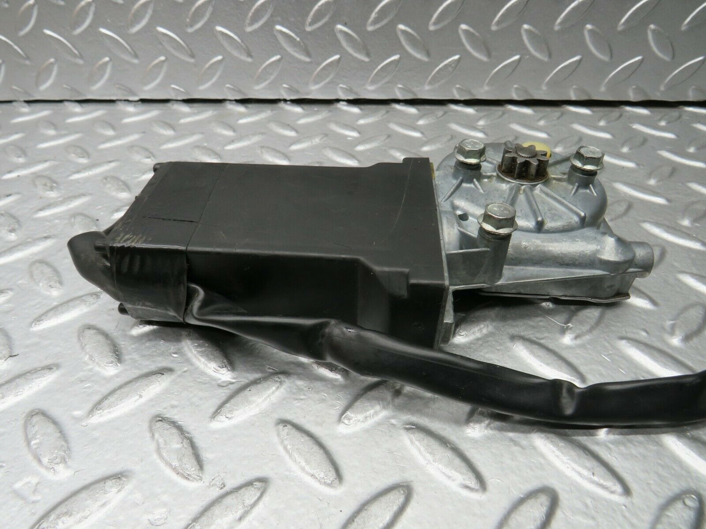 22811 Mercedes-Benz W116 350SE Rear Left Window Regulator Motor 0130820063