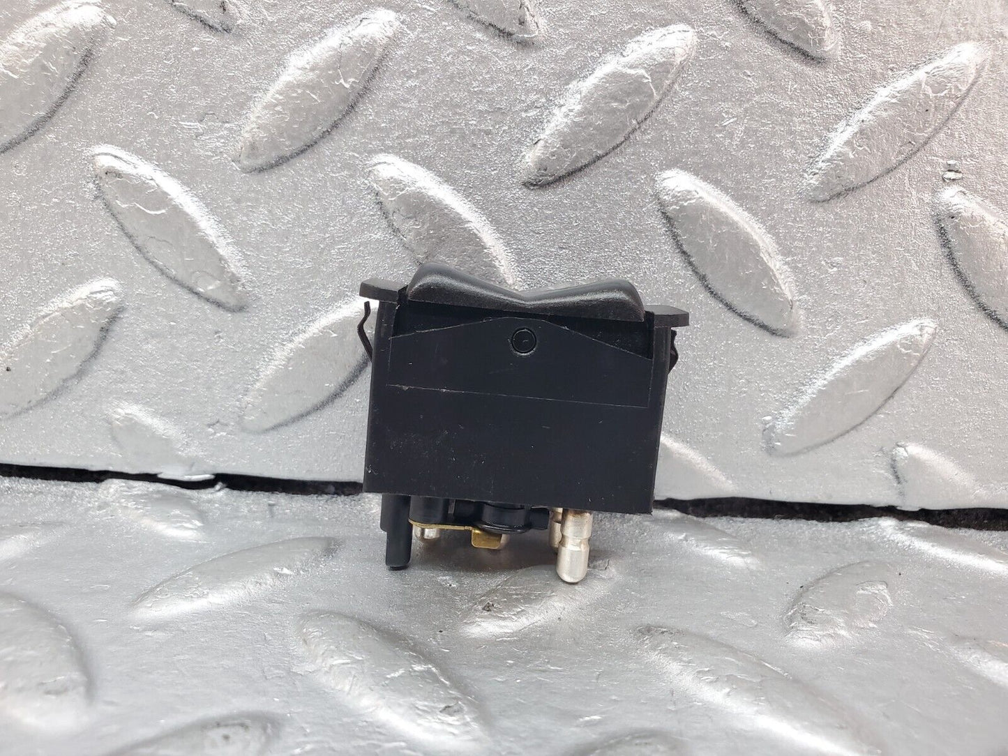 44362 Mercedes-Benz W123 280E Rear Windscreen Defroster Switch 0008206110