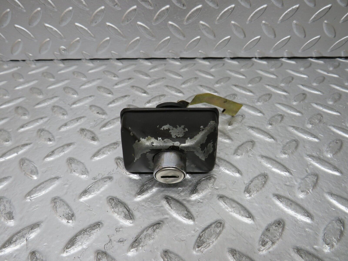 26905 Mercedes-Benz W123 240D Trunk Lock No Key 1237580096