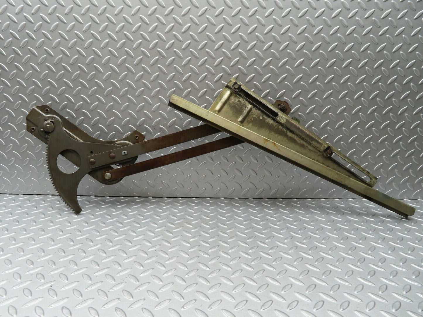 4722 Mercedes-Benz W114 280CE Coupe Front Right Manual Window Regulator