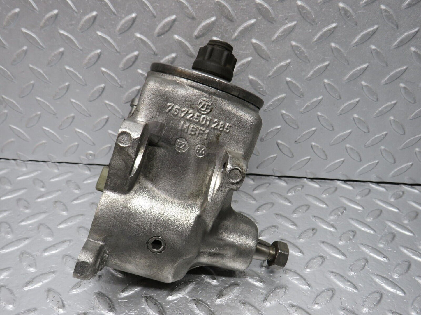 39224 Mercedes-Benz R107 500SL Power Steering Pump 1264601380 7672900448