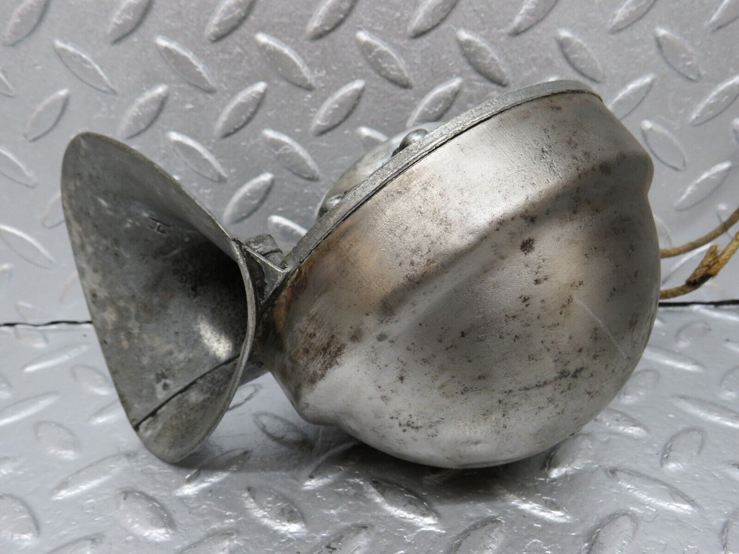 40362 Mercedes-Benz W110 230 Horn Lucas