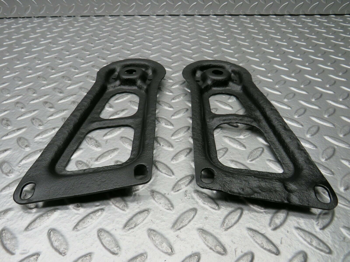 23059 Mercedes-Benz C123 230CE Coupe Rear Suspension Axle Mounting Bracket