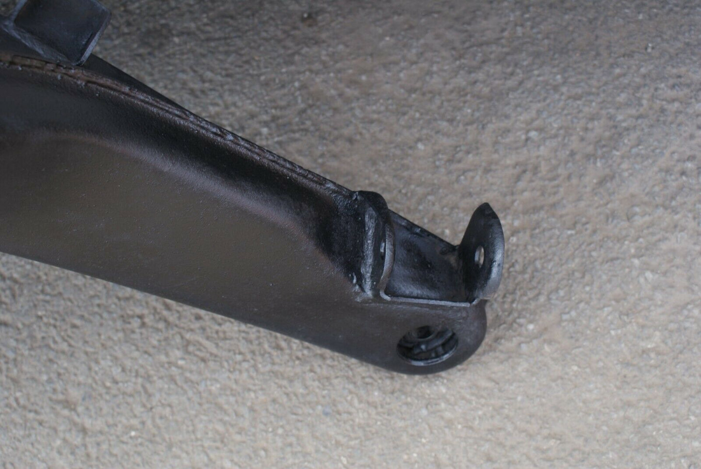 3174 Mercedes-Benz W115 220D Rear Subframe Axle Carrier Suspension
