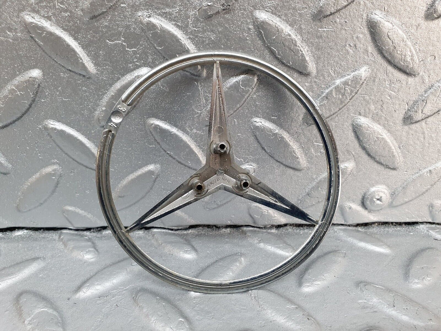 42042 Mercedes-Benz W202 C200 Trunk Lid Badge Emblem 2027580258