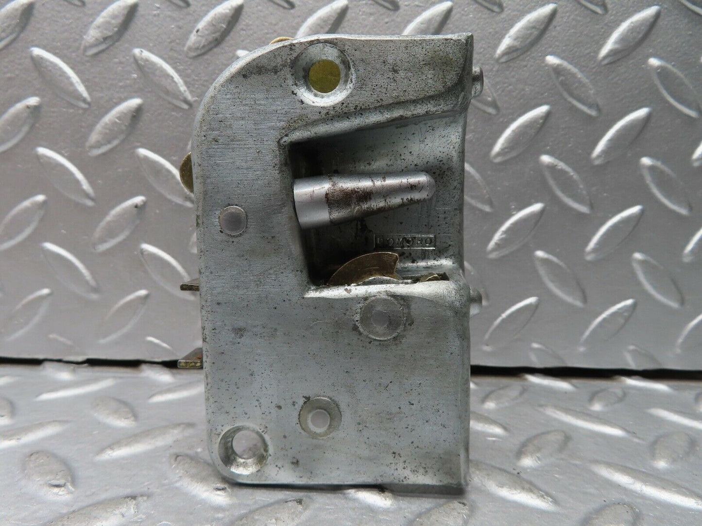20981 Mercedes-Benz W114 250CE Coupe Left Door Lock Mechanism