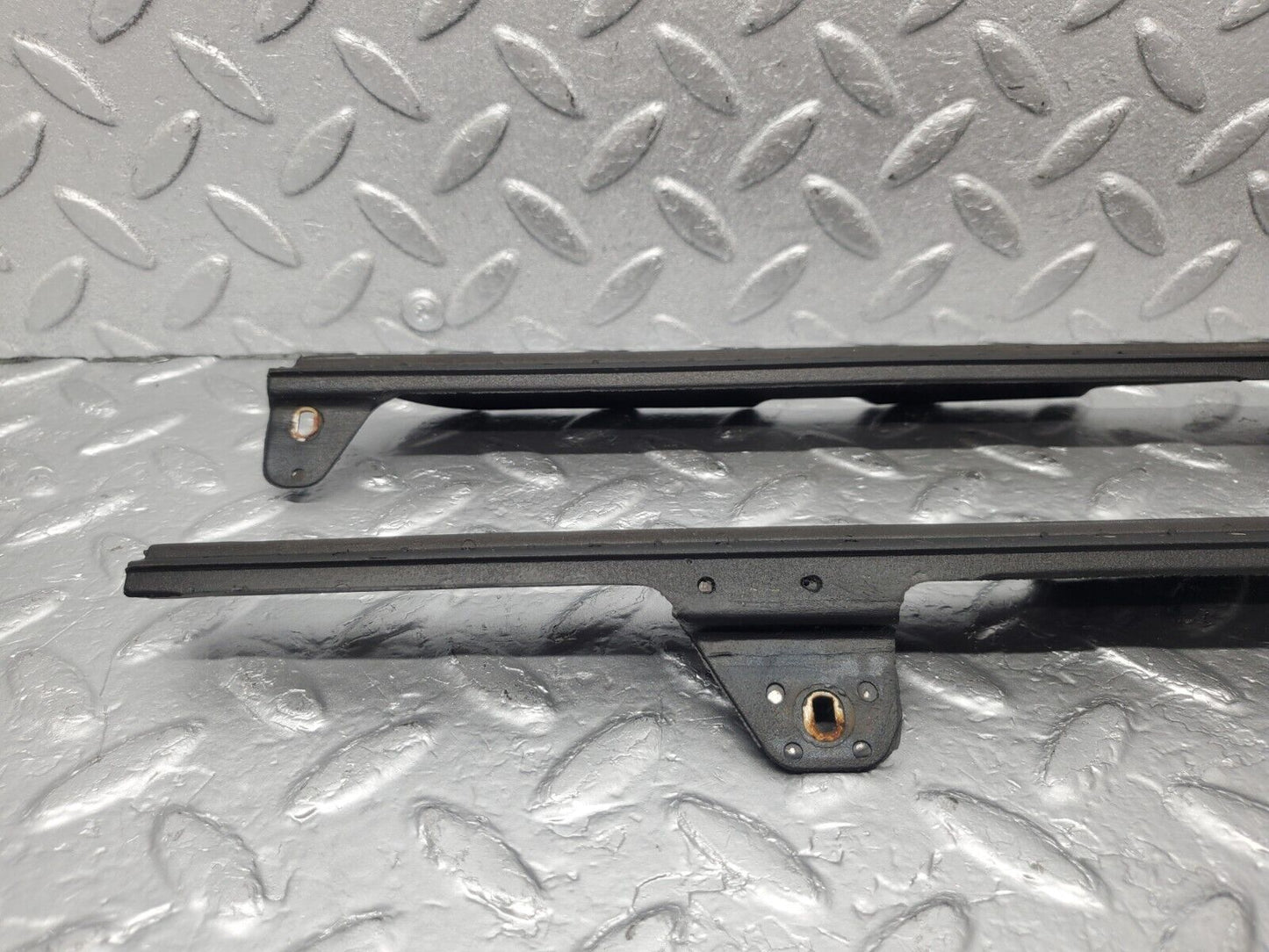 46148 Mercedes-Benz W124 Sunroof Rubber Cover Trim 1407800292 1407800192
