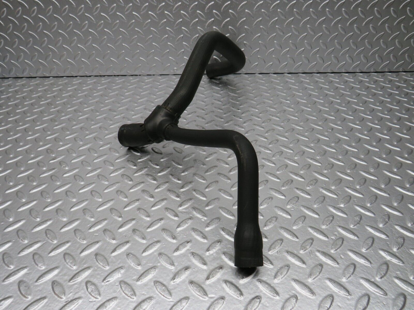 30855 Mercedes-Benz W201 190E 2.0L Radiator Hose 2015014082