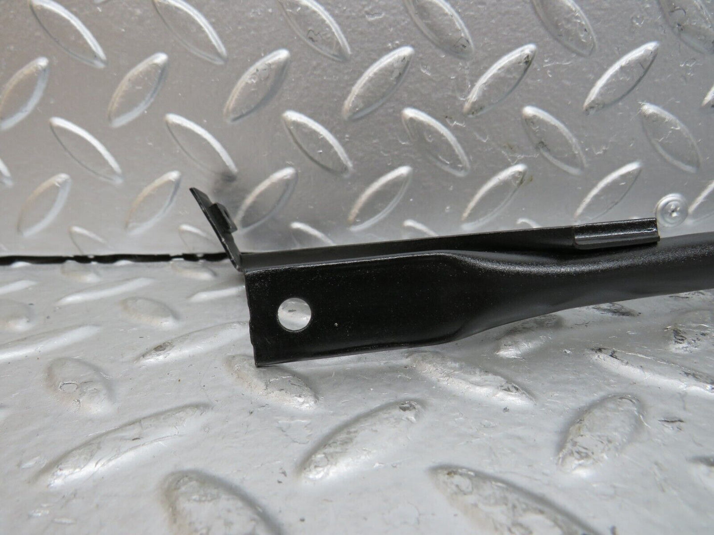 28179 Mercedes-Benz W123 280E Horn Bracket Horn Holder