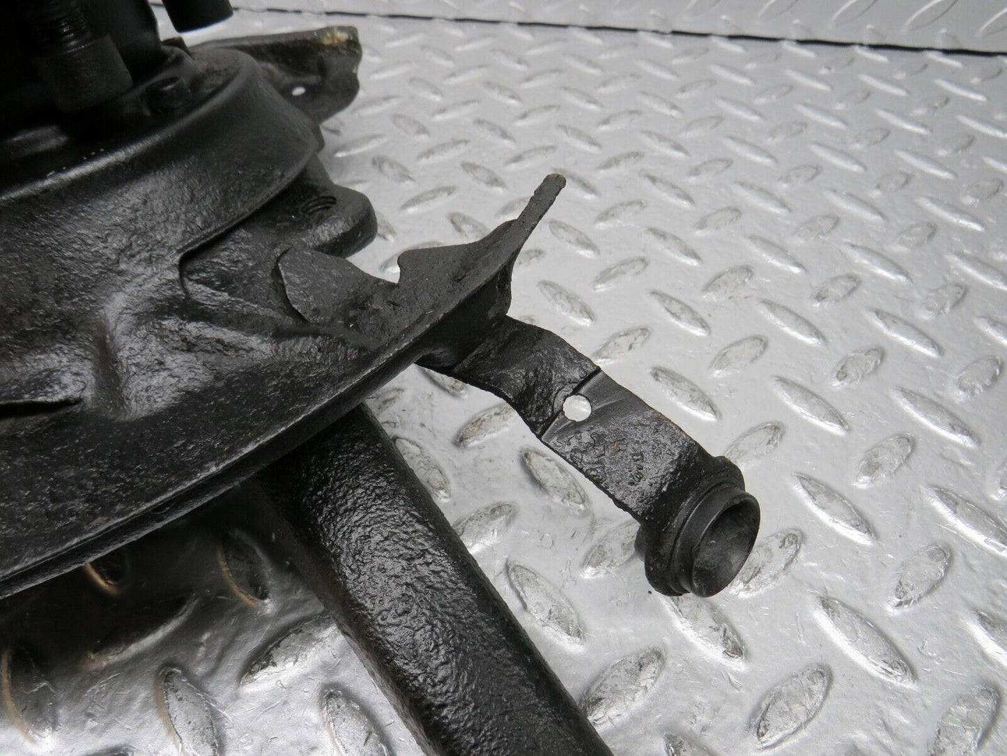 0386 Mercedes-Benz W108 280SE Complete Wheel Hub Front Right