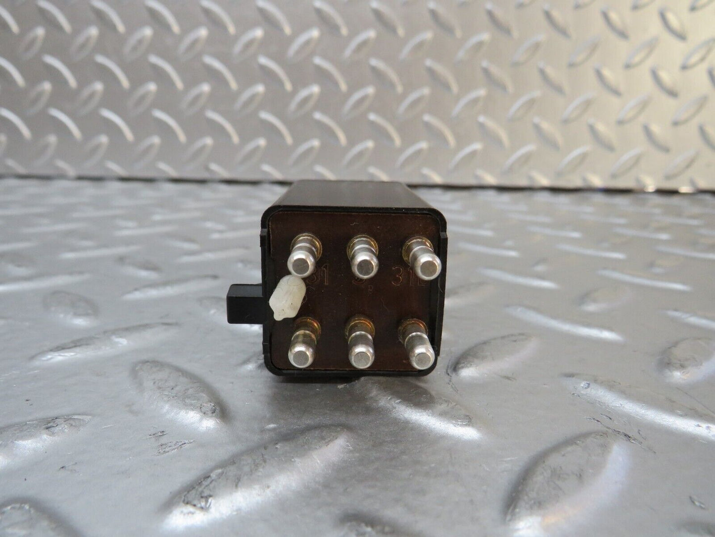 29835 Mercedes-Benz W123 230E Intermittent Wiper Relay 0008210863