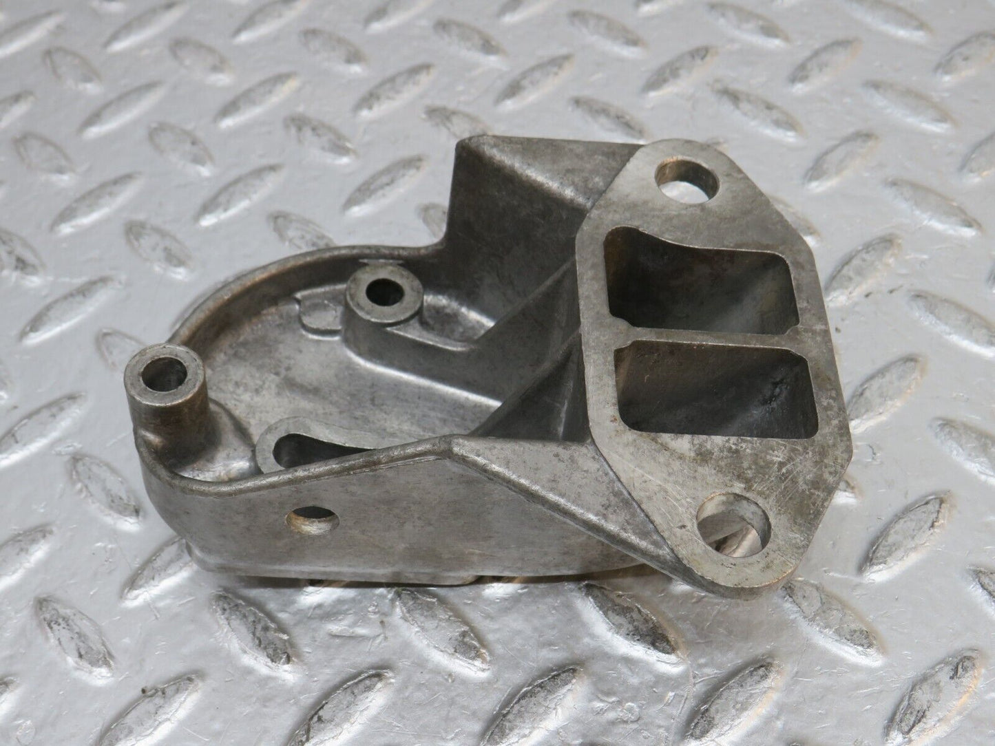 0332 Mercedes-Benz W120 180D Ponton Adjuster Block Support 1812000539