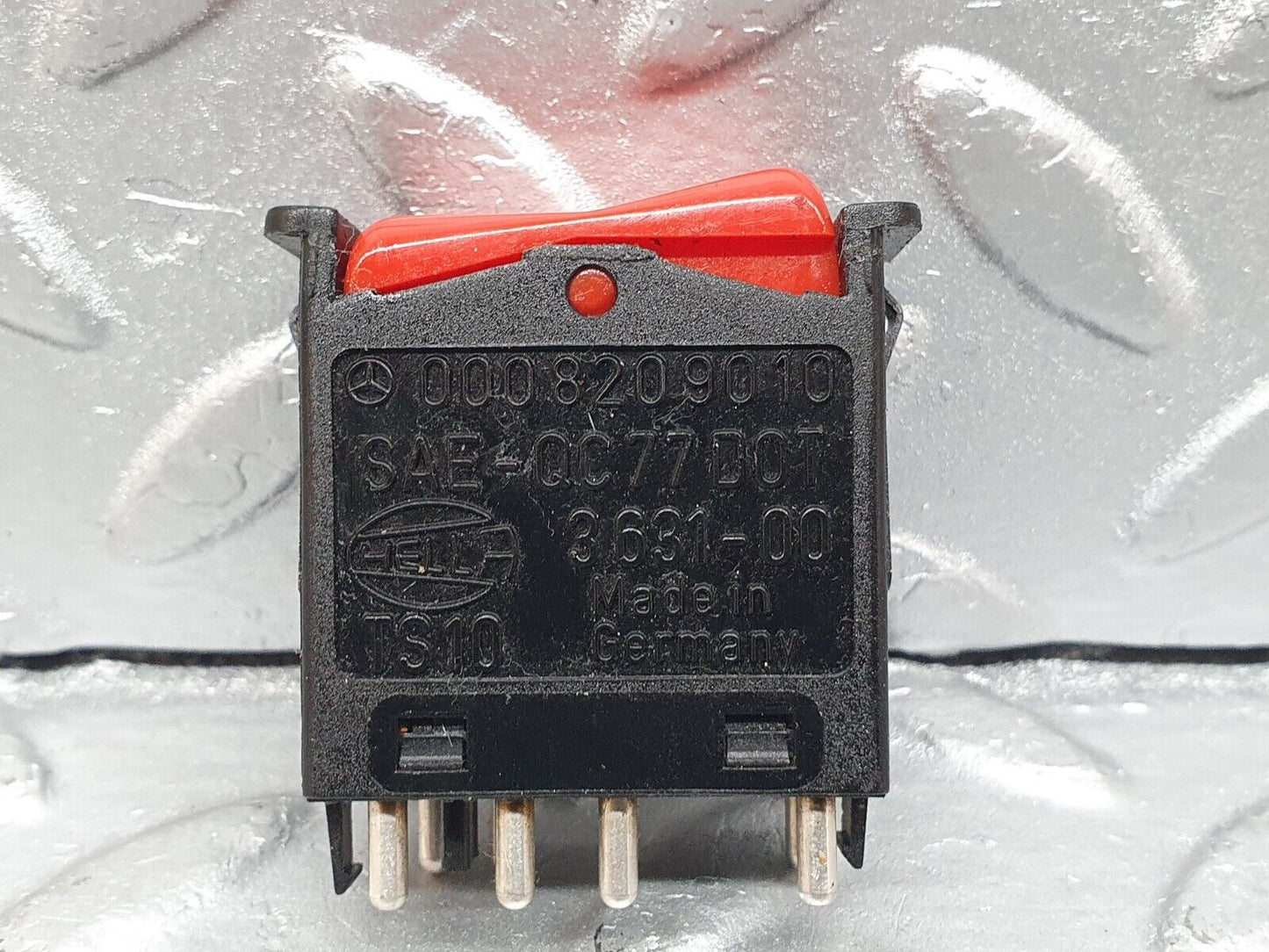 41102 Mercedes-Benz W126 300SE Hazard Warning Light Switch Hella 0008209010