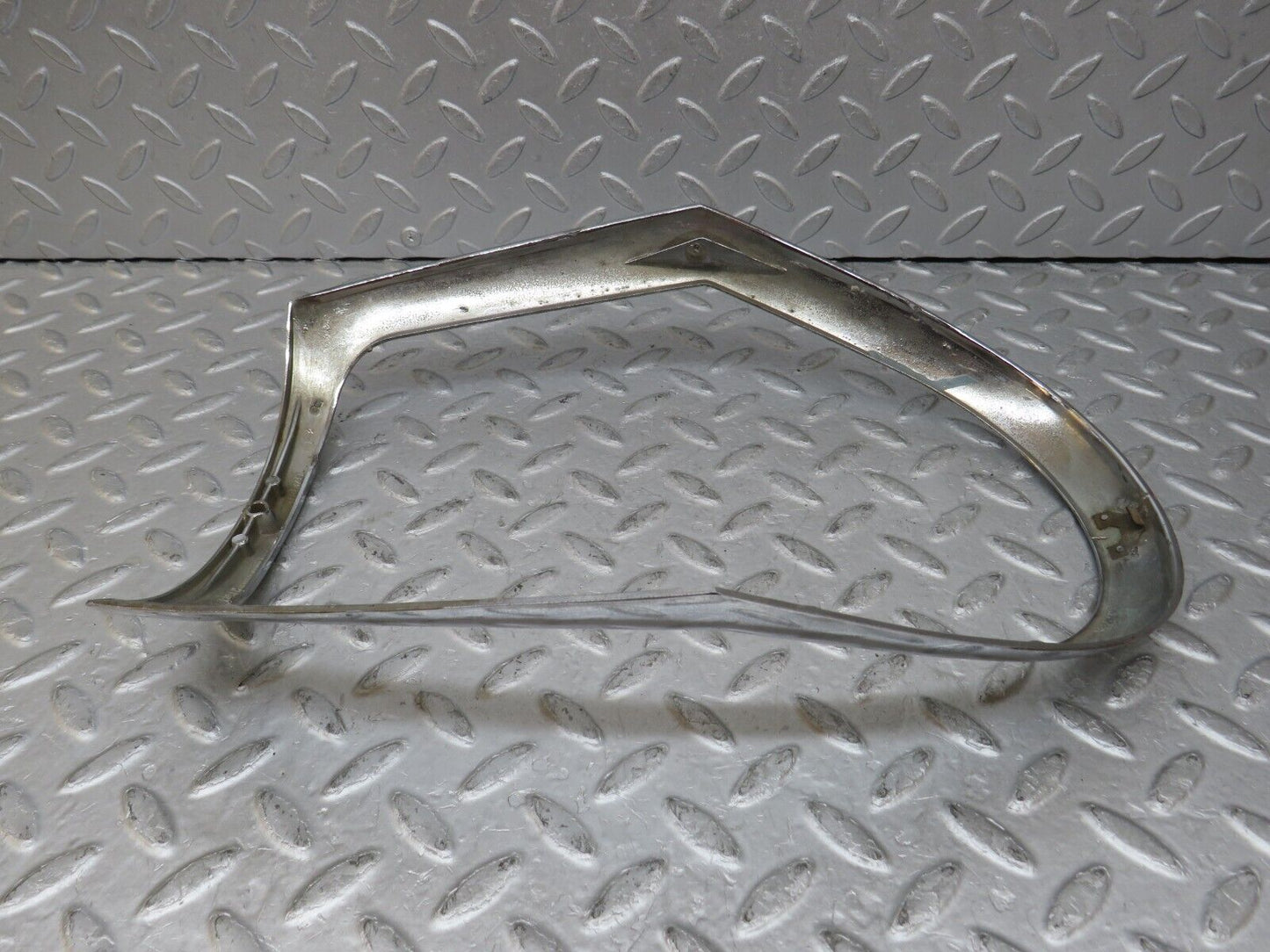 35752 Mercedes-Benz W108 Headlight Chrome Frame