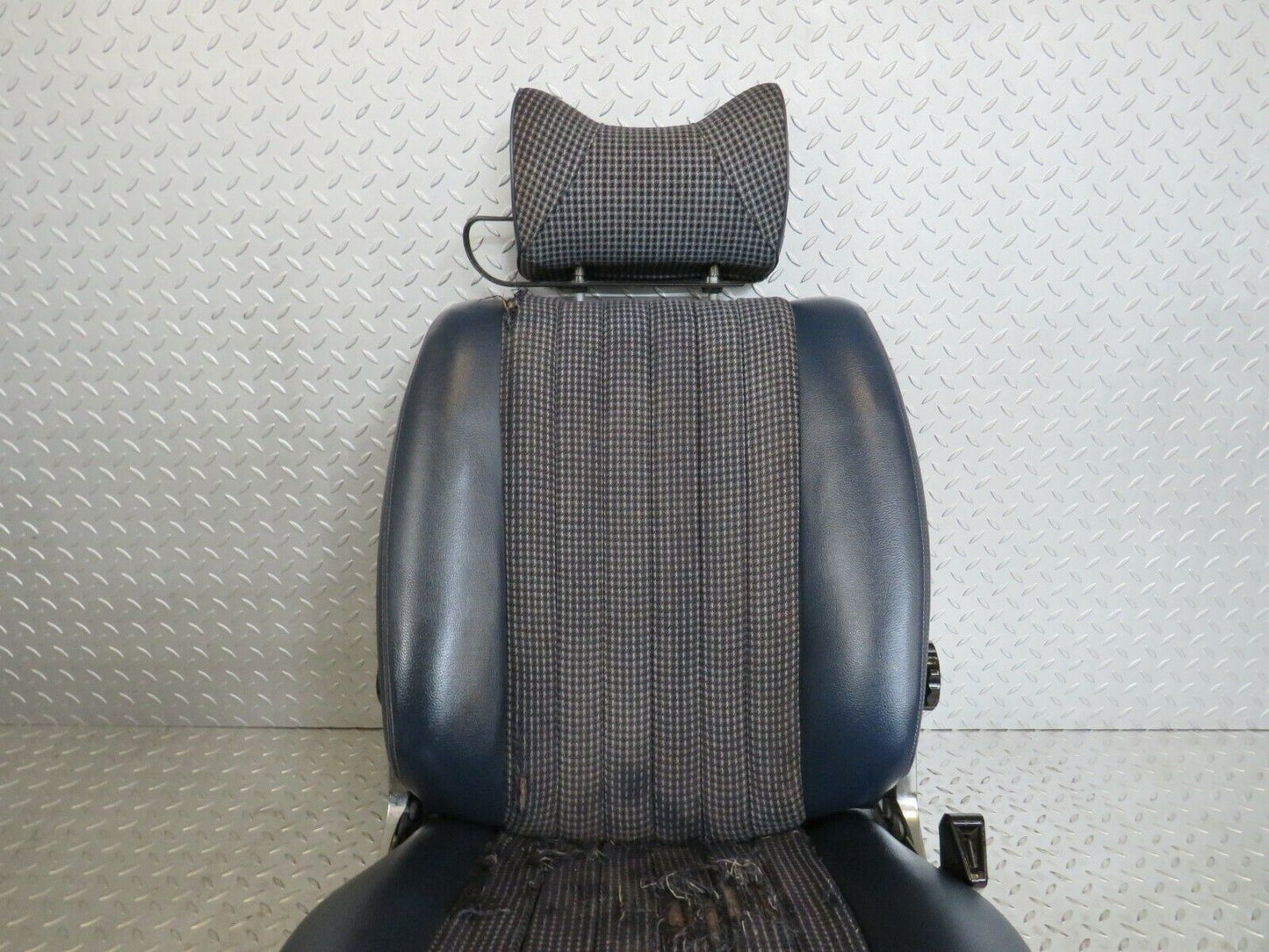 23760 Mercedes-Benz C107 450SLC Coupe Front Right Seat Blue Half Leather