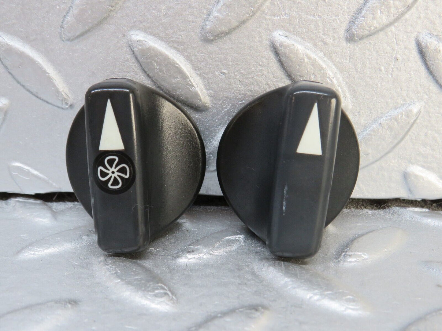 37000 Mercedes-Benz C126 420SEC Coupe Heater Control Knob Pair